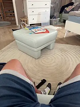 Snapshot of rundum40 chatting on September 2025 01:44:02 PM rundum40 online show from September 2025 01:44:02 PM