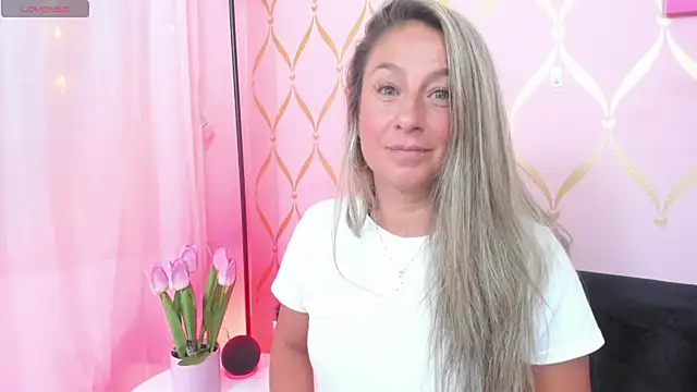 Snapshot of ladylians chatting on January 2025 05:37:02 PM ladylians online show from January 2025 05:37:02 PM