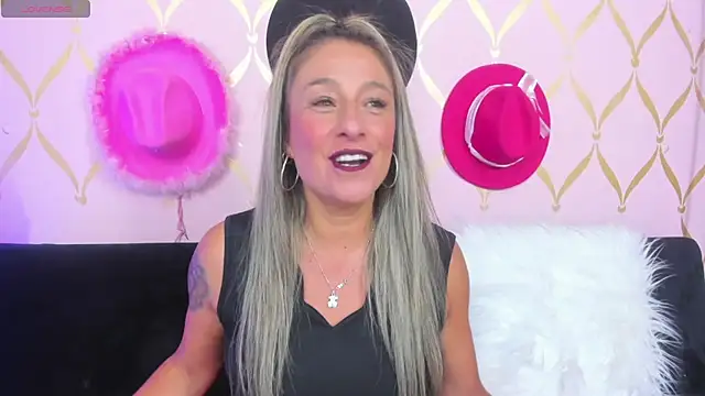 Snapshot of ladylians chatting on January 2025 06:23:01 PM ladylians online show from January 2025 06:23:01 PM