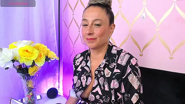 Snapshot of ladylians chatting on January 2025 06:56:01 PM ladylians online show from January 2025 06:56:01 PM