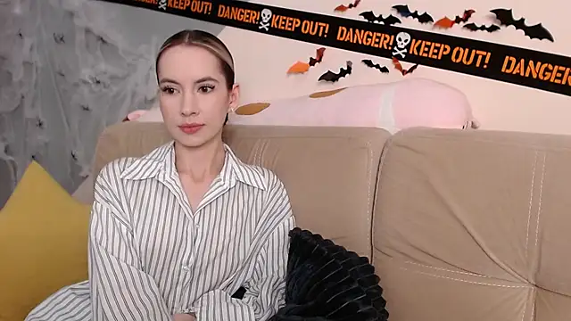 Snapshot of AmbrielHailey chatting on November 2025 07:27:02 PM AmbrielHailey online show from November 2025 07:27:02 PM