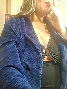 Snapshot of Foxlady2271 chatting on February 2025 06:20:02 PM Foxlady2271 online show from February 2025 06:20:02 PM