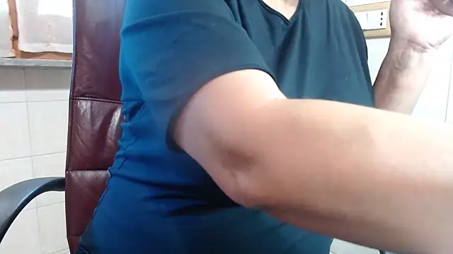 Snapshot of Foxlady2271 chatting on October 2025 12:19:02 PM Foxlady2271 online show from October 2025 12:19:02 PM