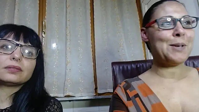 Foxlady2271 online show from February 2026 09:13:02 PM