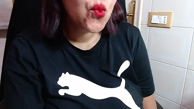 Snapshot of Foxlady2271 chatting on May 2026 11:12:01 PM Foxlady2271 online show from May 2026 11:12:01 PM