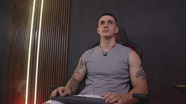 JacksonOlsenn online show from April 2026 08:43:02 PM