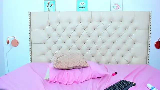 Snapshot of Kim_Eli chatting on December 2024 02:01:02 AM Kim Eli online show from December 2024 02:01:02 AM