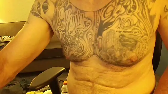 Snapshot of overaveragefreak4you chatting on June 2026 06:58:01 AM overaveragefreak4you online show from June 2026 06:58:01 AM
