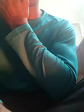 Snapshot of Wild-Honey chatting on December 2024 08:07:02 AM Wild-Honey online show from December 2024 08:07:02 AM