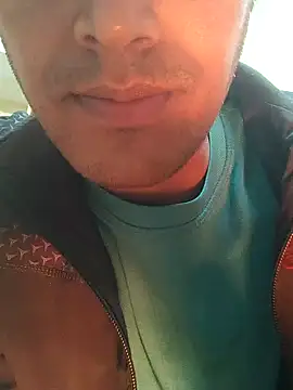 Snapshot of Wild-Honey chatting on December 2024 04:48:02 AM Wild-Honey online show from December 2024 04:48:02 AM