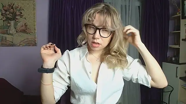 Snapshot of TaylorBre chatting on December 2024 01:32:01 PM TaylorBre online show from December 2024 01:32:01 PM