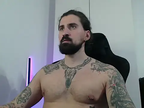 Snapshot of MateoHunk chatting on November 2025 05:46:02 PM MateoHunk online show from November 2025 05:46:02 PM