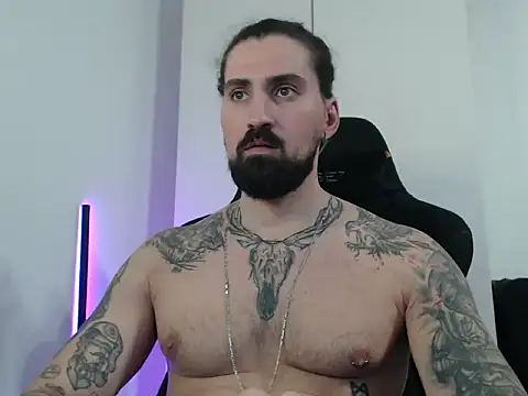 Snapshot of MateoHunk chatting on November 2025 11:43:02 AM MateoHunk online show from November 2025 11:43:02 AM