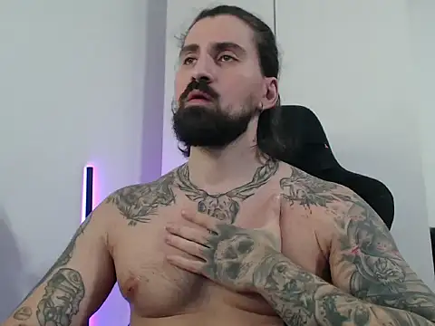 Snapshot of MateoHunk chatting on November 2025 05:56:02 PM MateoHunk online show from November 2025 05:56:02 PM