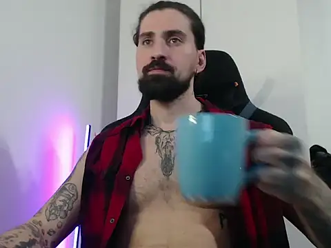 Snapshot of MateoHunk chatting on November 2025 05:35:02 PM MateoHunk online show from November 2025 05:35:02 PM