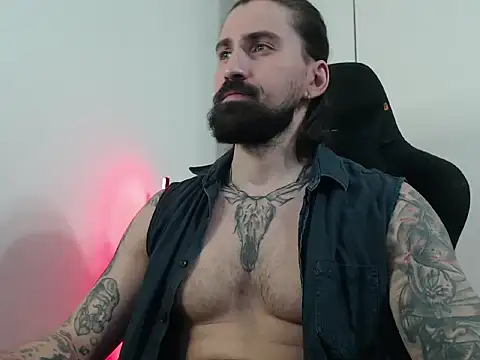 Snapshot of MateoHunk chatting on November 2025 03:16:01 PM MateoHunk online show from November 2025 03:16:01 PM