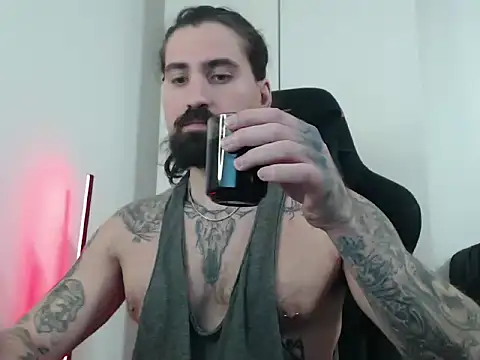 Snapshot of MateoHunk chatting on January 2026 02:41:01 PM MateoHunk online show from January 2026 02:41:01 PM