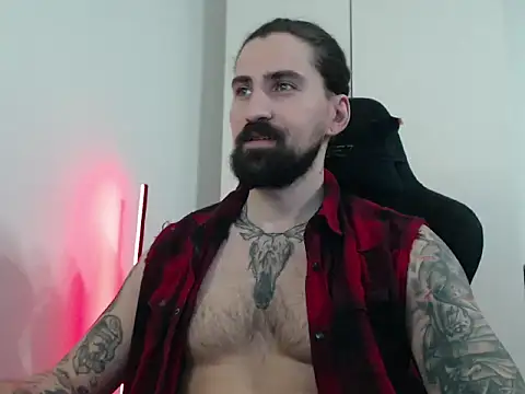 Snapshot of MateoHunk chatting on February 2026 02:44:01 PM MateoHunk online show from February 2026 02:44:01 PM