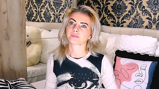 Snapshot of Aly_girl1 chatting on October 2025 08:23:01 AM Aly girl1 online show from October 2025 08:23:01 AM