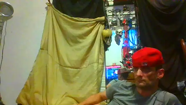 Snapshot of slinginbigD chatting on December 2024 09:44:02 PM slinginbigD online show from December 2024 09:44:02 PM