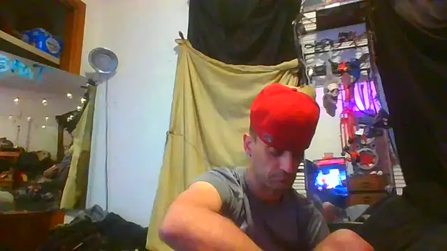 Snapshot of slinginbigD chatting on December 2024 02:14:02 AM slinginbigD online show from December 2024 02:14:02 AM