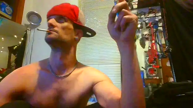 Snapshot of slinginbigD chatting on December 2024 10:48:01 PM slinginbigD online show from December 2024 10:48:01 PM
