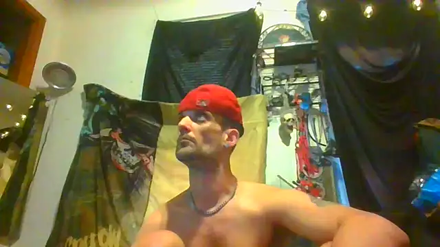 Snapshot of slinginbigD chatting on December 2024 08:04:02 PM slinginbigD online show from December 2024 08:04:02 PM