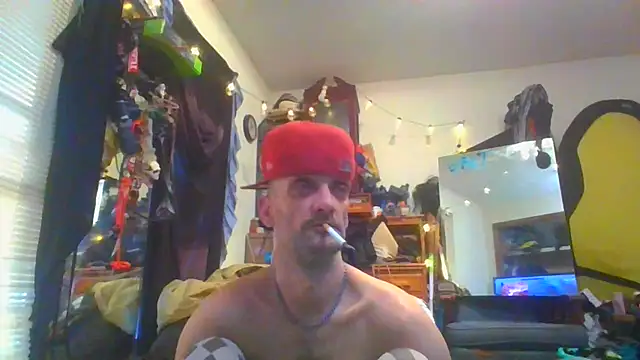 Snapshot of slinginbigD chatting on January 2025 06:32:02 PM slinginbigD online show from January 2025 06:32:02 PM