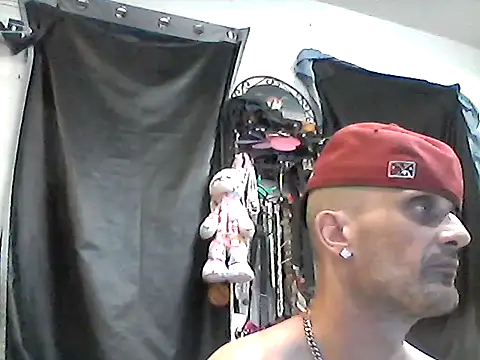 Snapshot of slinginbigD chatting on September 2025 12:44:02 AM slinginbigD online show from September 2025 12:44:02 AM