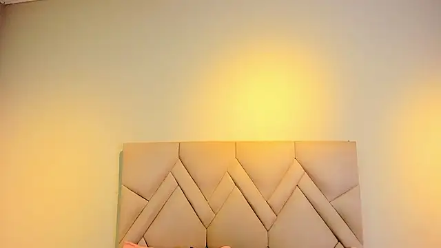 Isis Osman online show from March 2026 07:43:02 PM