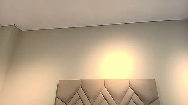 Isis Osman online show from March 2026 07:19:01 PM