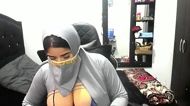 Snapshot of janna_isa chatting on October 2025 07:31:02 PM janna isa online show from October 2025 07:31:02 PM