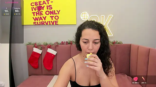 Snapshot of Linda_Insatiable chatting on December 2024 01:37:02 AM Linda Insatiable online show from December 2024 01:37:02 AM