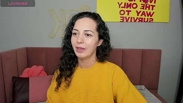 Snapshot of Linda_Insatiable chatting on March 2025 01:37:02 AM Linda Insatiable online show from March 2025 01:37:02 AM