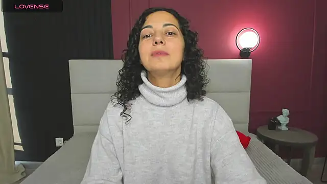 Snapshot of Linda_Insatiable chatting on September 2025 12:43:01 AM Linda Insatiable online show from September 2025 12:43:01 AM