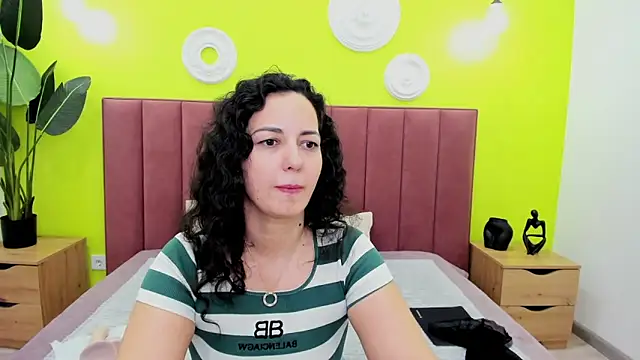 Linda Insatiable online show from April 2026 01:32:01 AM