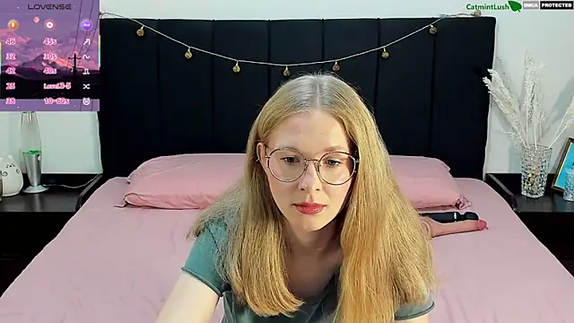 Snapshot of CatmintLush chatting on June 2026 11:29:02 PM CatmintLush online show from June 2026 11:29:02 PM