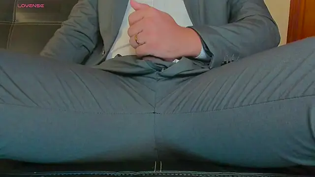 MrLonely02 online show from December 2024 08:47:02 PM