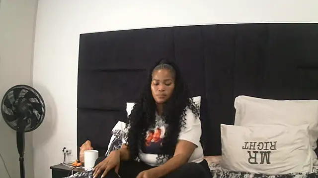 SEXYEBONY2010 online show from April 2026 02:20:01 PM