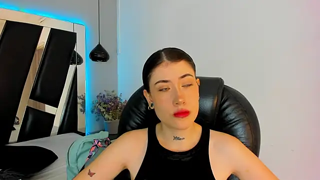melody suarez online show from December 2024 07:14:01 PM