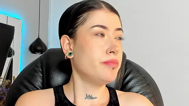melody suarez online show from December 2024 10:16:02 PM