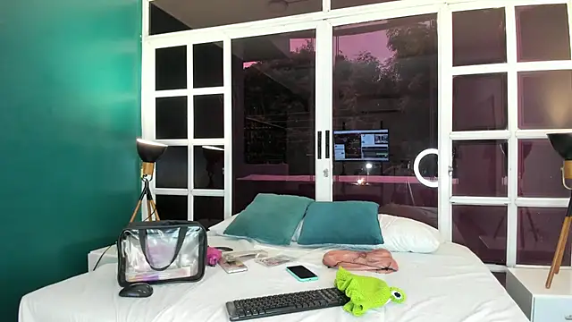 MelaniieRoux online show from November 2025 11:43:01 AM