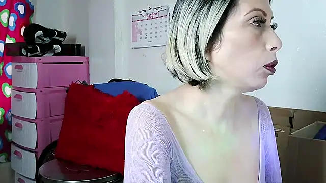 alixia81 online show from October 2025 06:23:01 PM