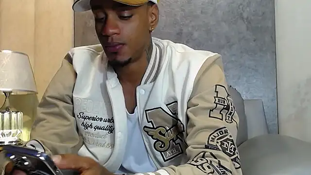 AaronCruz  online show from November 2025 09:26:02 PM