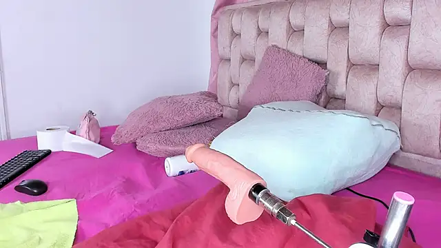 Roxy-Smith online show from April 2026 10:34:01 PM