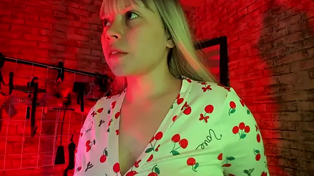 Snapshot of Cherry_xoxx chatting on October 2025 11:39:02 AM Cherry xoxx online show from October 2025 11:39:02 AM