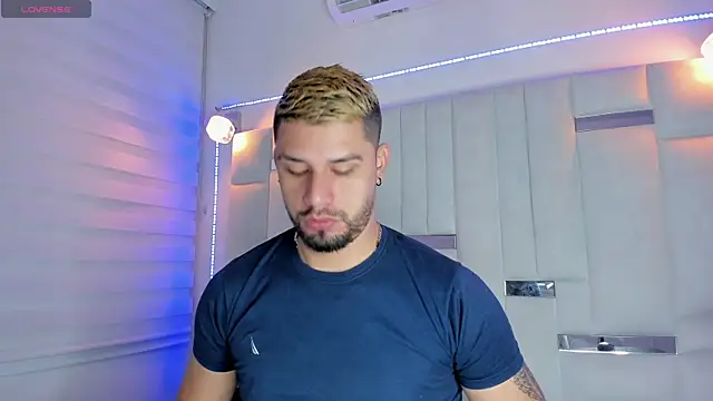 Jacoob19  online show from December 2024 01:07:02 PM