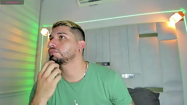 Jacoob19  online show from December 2024 06:05:01 PM