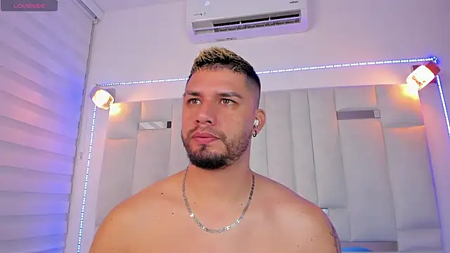 Jacoob19  online show from January 2025 01:06:02 PM