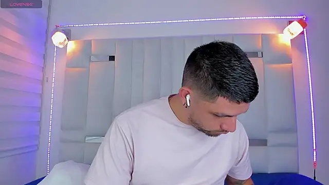 Jacoob19  online show from January 2025 01:05:01 PM